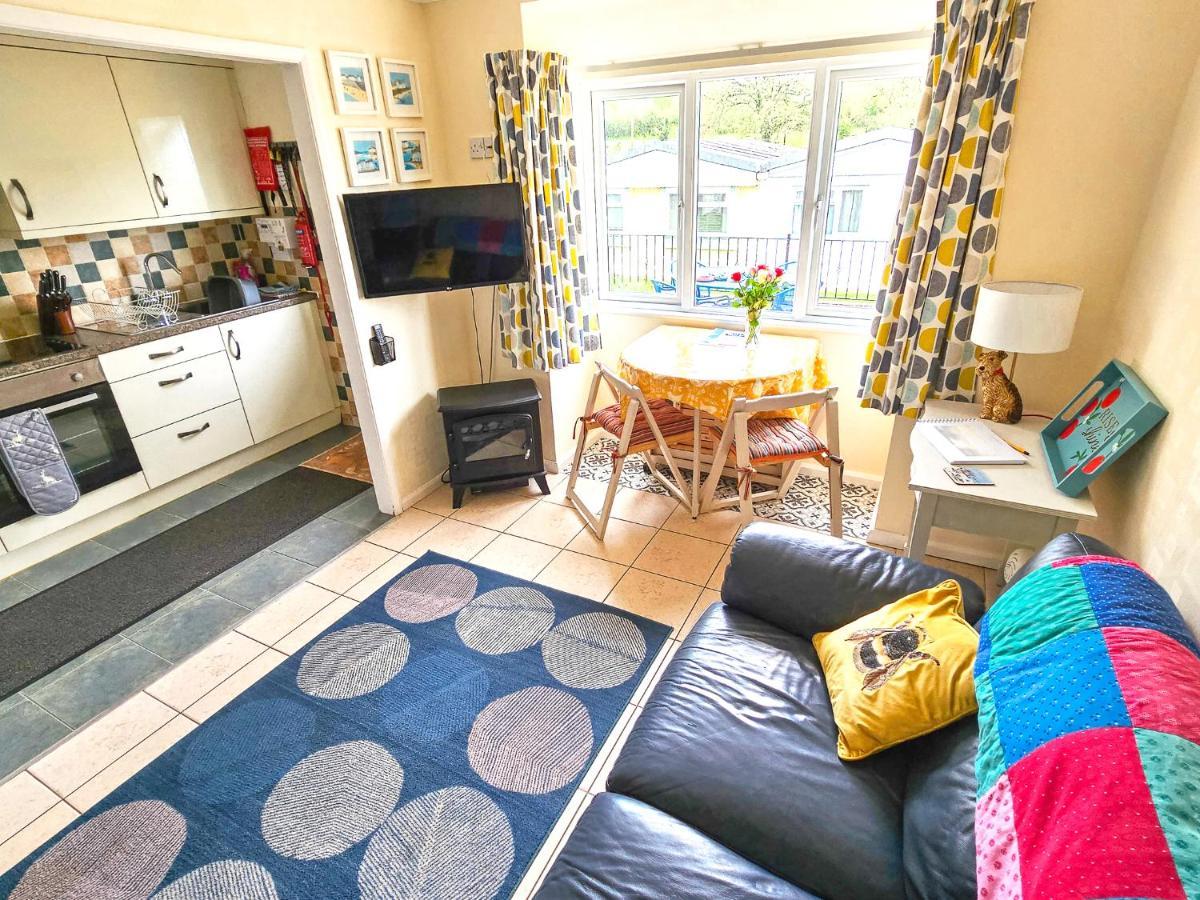 Dart Haven - Cheerful Holiday Bungalow In Galmpton 외부 사진