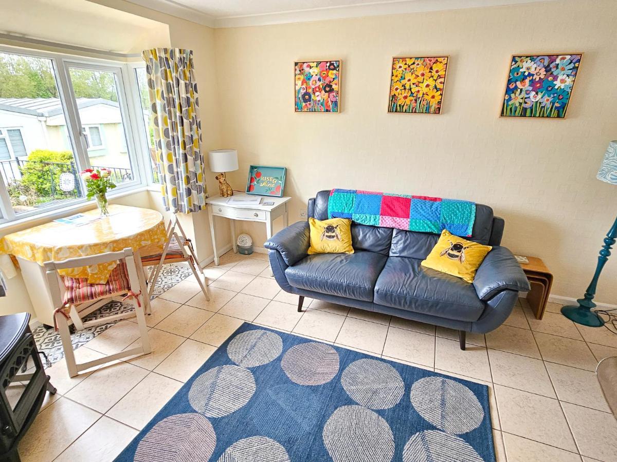 Dart Haven - Cheerful Holiday Bungalow In Galmpton 외부 사진